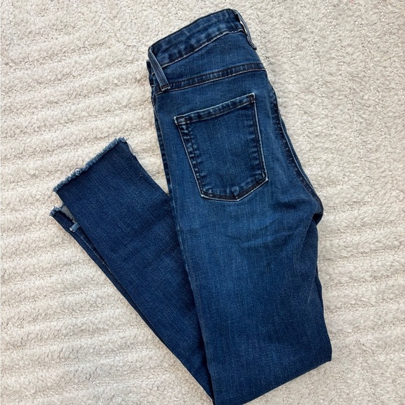 Like New Just Black Women’s Denim Cropped Raw Edge Jeans - Size 26 - Picture 3 of 4